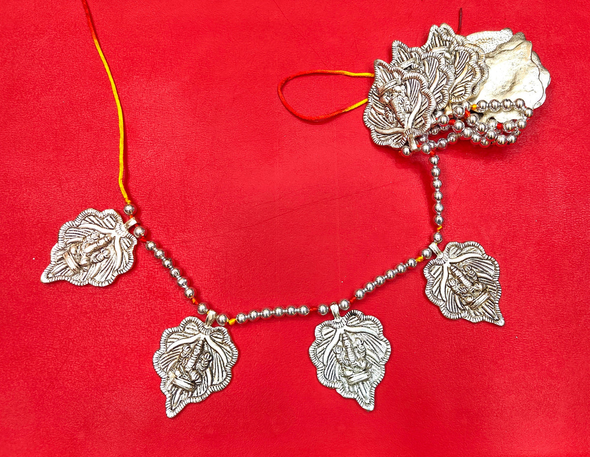 Silver toran